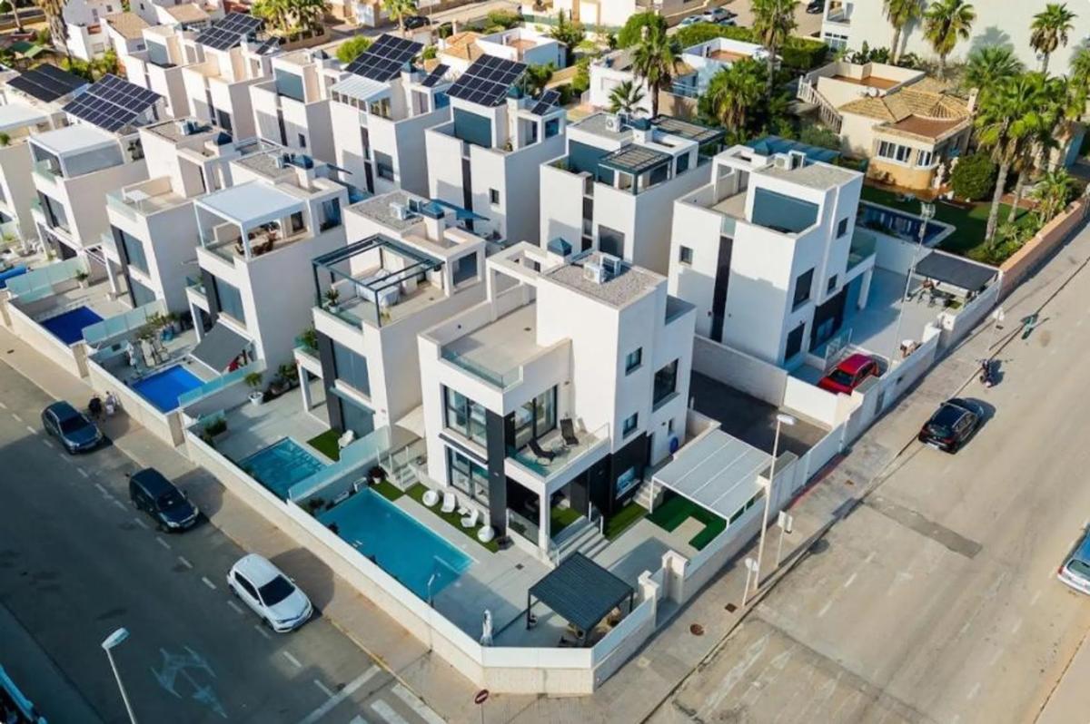 Sale of independent chalet in Calle Egipcios, Orihuela
photo 4