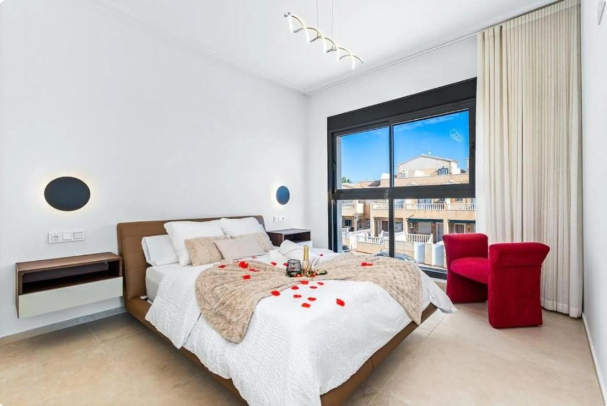 Sale of independent chalet in Calle Egipcios, Orihuela
photo 5