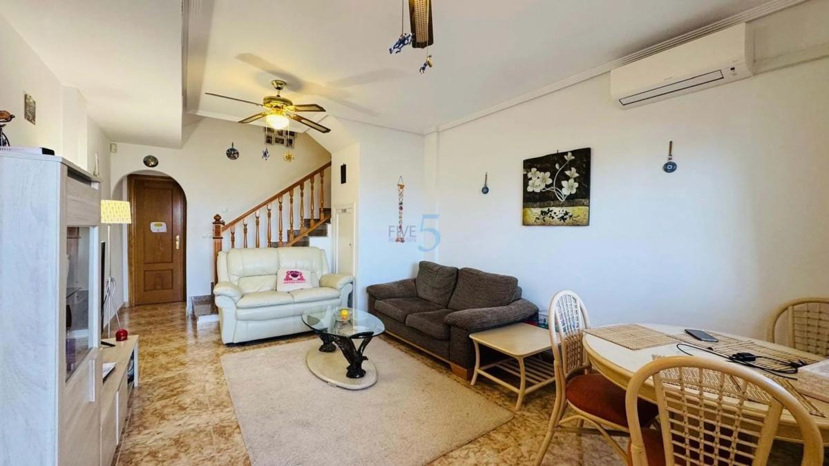 Sale of independent chalet in Barrio La Ciñuelica - Villa Rosa, Orihuela
 photo 2