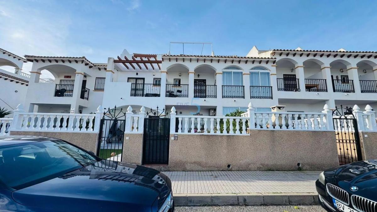 Sale of independent chalet in Barrio La Ciñuelica - Villa Rosa, Orihuela
 photo 3