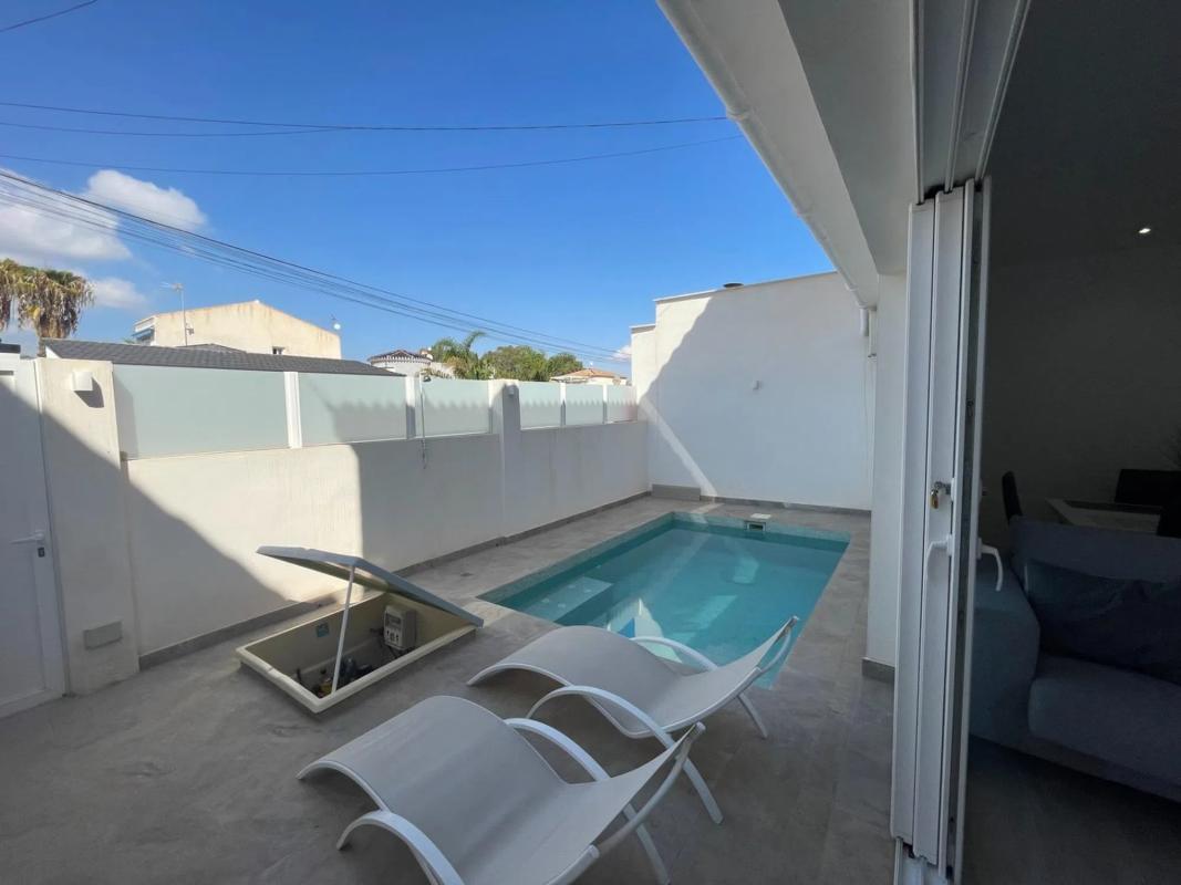 Venta de chalet independiente en Calle Isla Cabrera, Orihuela
photo 1