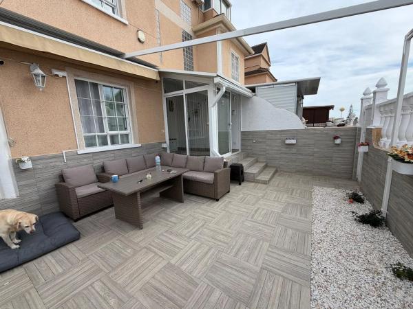 Chalet adosado en venta en  Barrio La Zenia , Orihuela photo 2