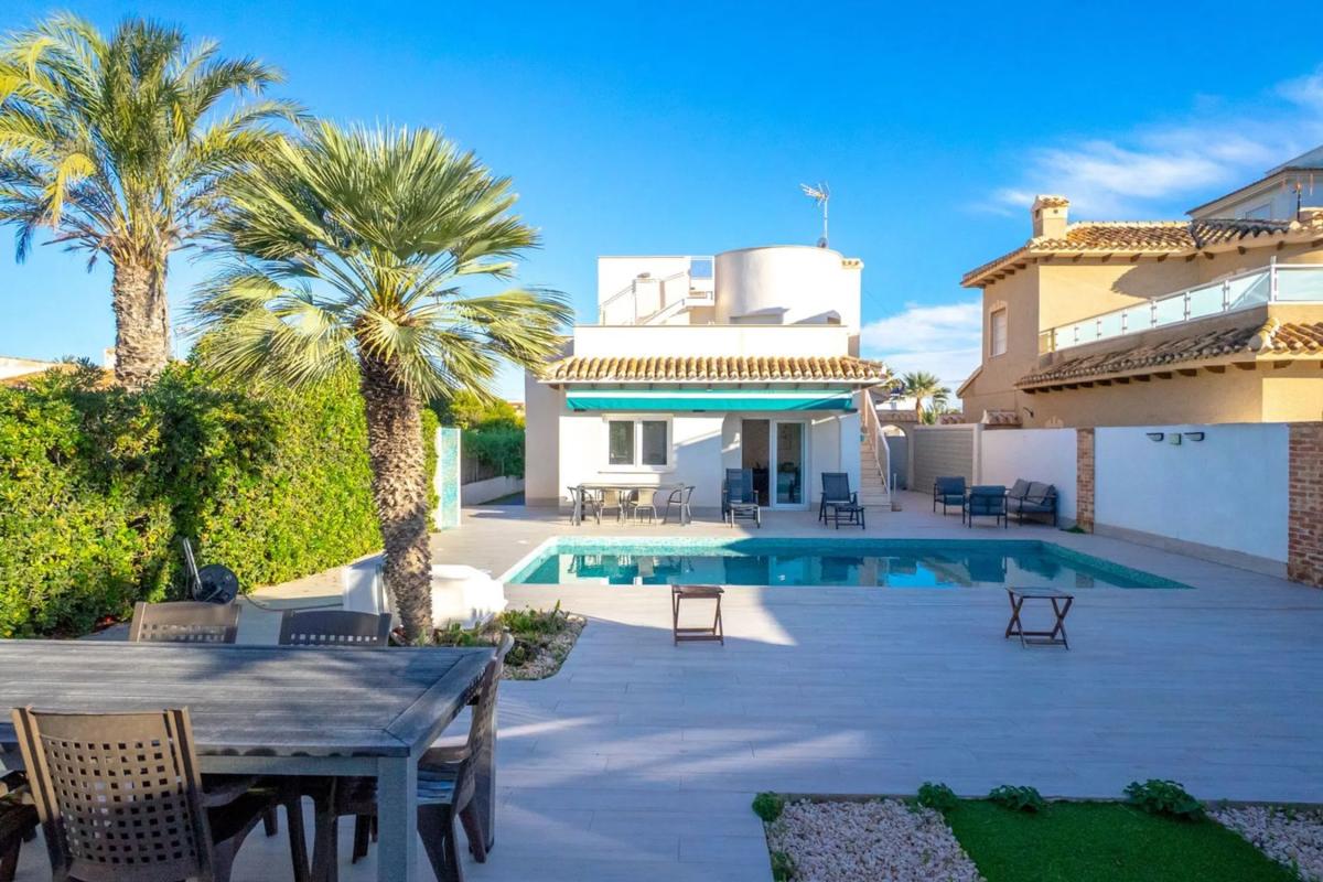 Sale of independent chalet in Calle Violetas s/n, Orihuela
 photo 5