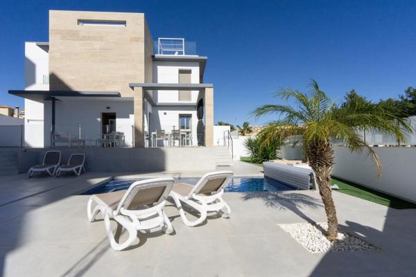 Chalet pareado en calle Puig Mayor photo 1