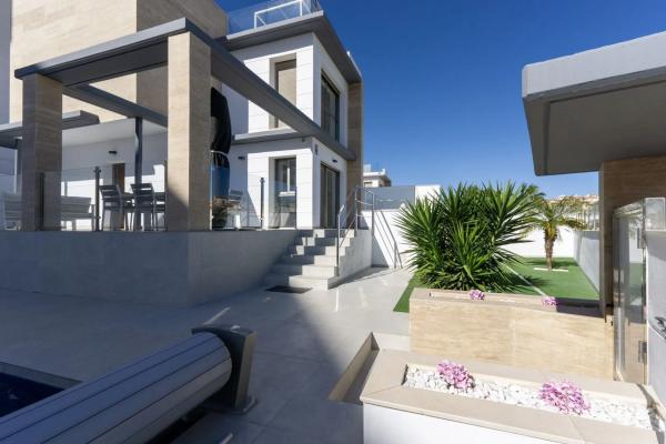 Chalet pareado en calle Puig Mayor photo 2