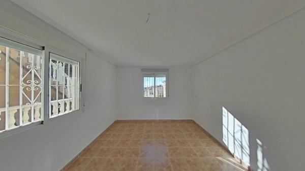Chalet pareado en calle Panama photo 2