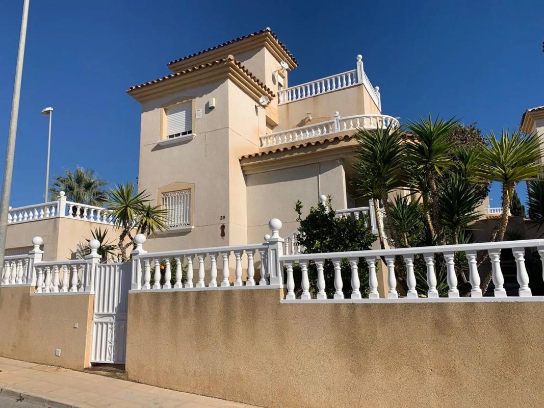 Sale of independent chalet in Calle Paraguay, Orihuela
photo 1