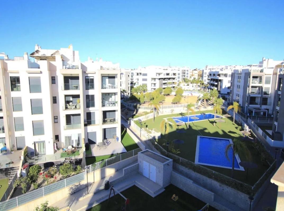 Venta de piso en Calle Gigantes y Cabezudos, Orihuela
photo 1
