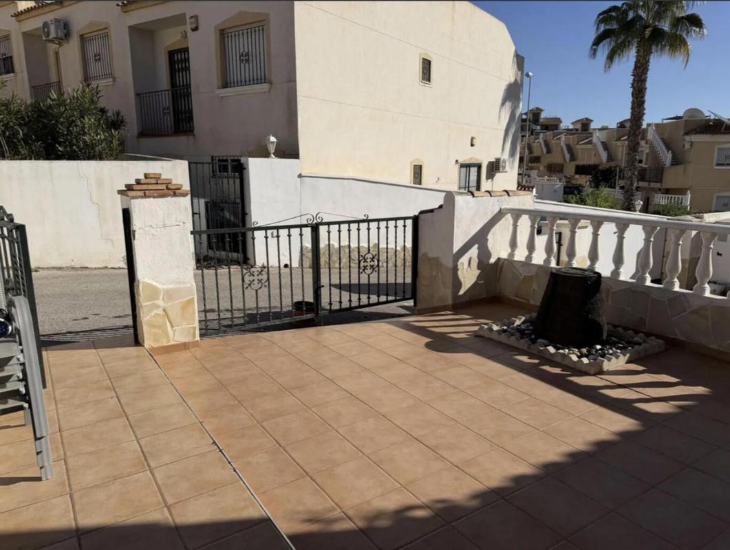 Venta de chalet adosado en Calle Columbretes , Orihuela photo 3