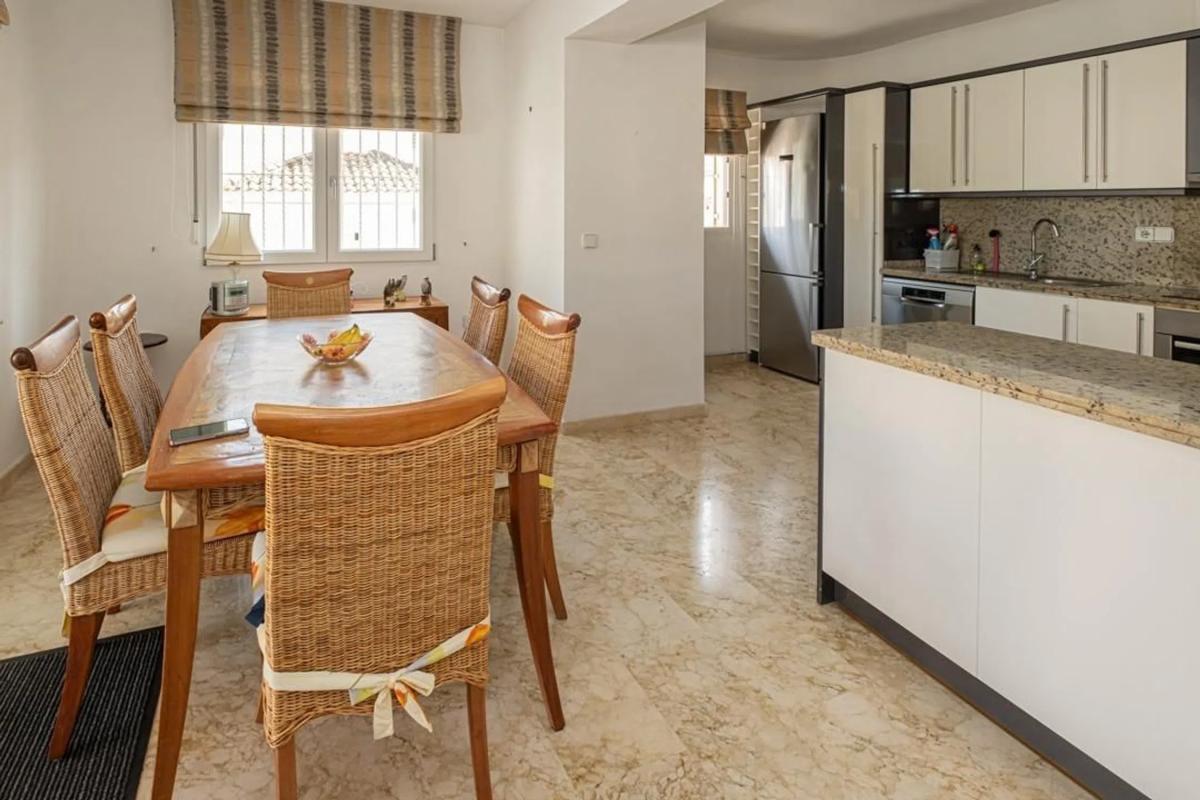 Sale of independent chalet in Barrio Las Ramblas, Orihuela
photo 1
