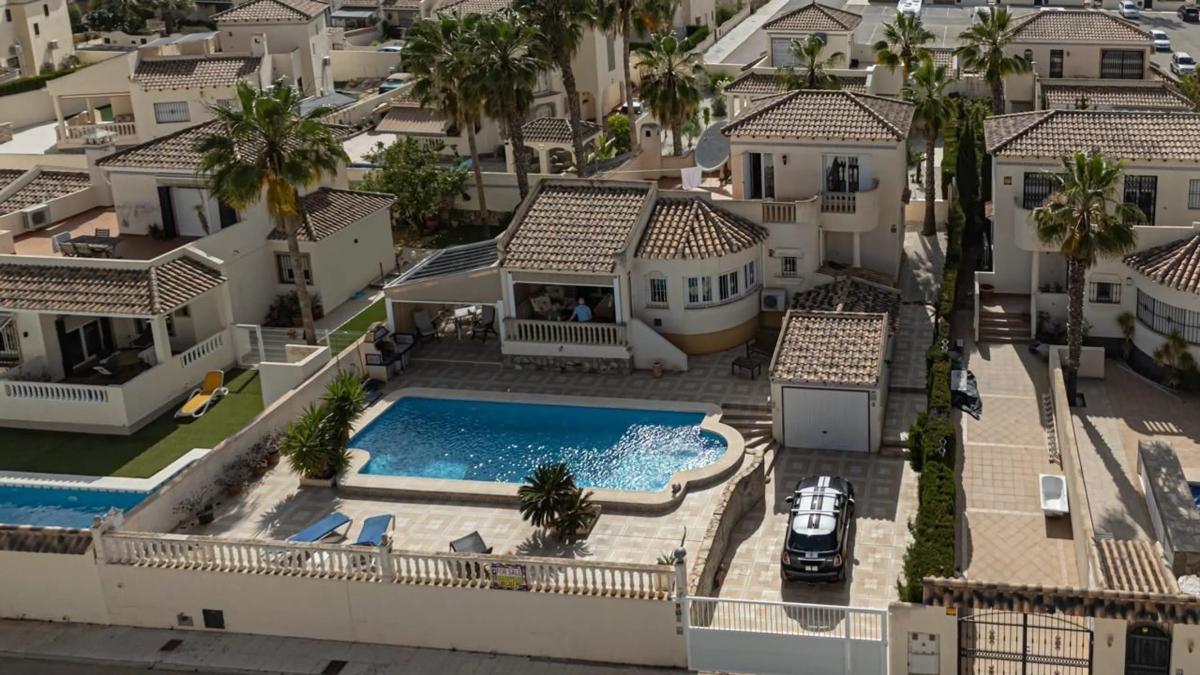 Sale of independent chalet in Barrio Las Ramblas, Orihuela
photo 3