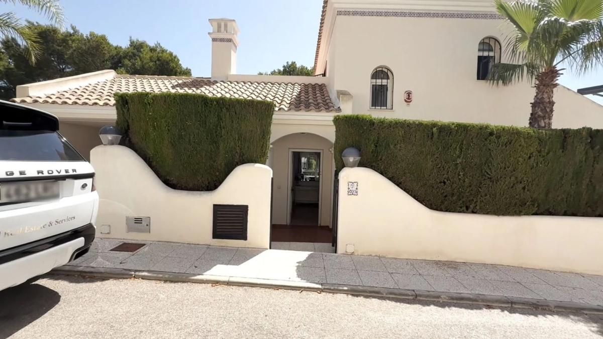 Sale of independent chalet in Avenida Ramblas de Oleza, Orihuela
photo 1