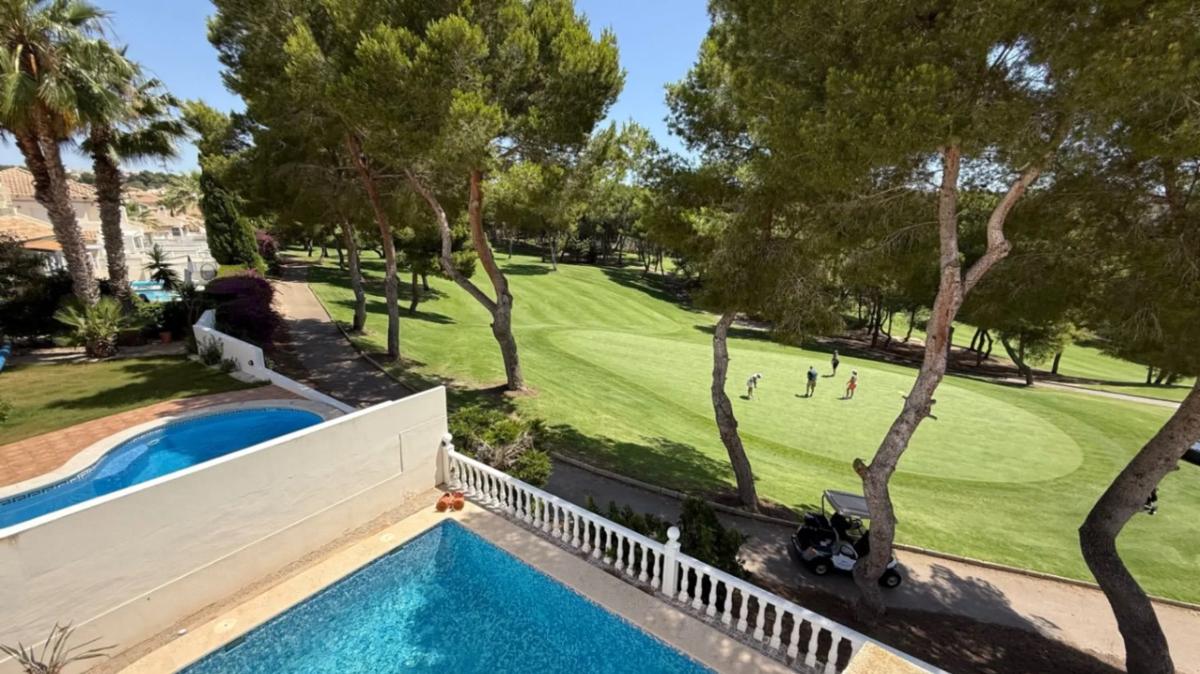Sale of independent chalet in Avenida Ramblas de Oleza, Orihuela
photo 2