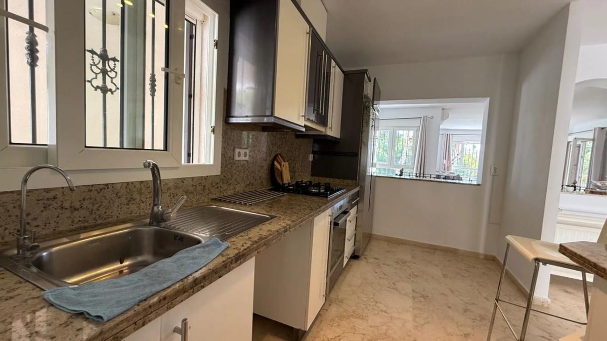 Sale of independent chalet in Avenida Ramblas de Oleza, Orihuela
photo 3