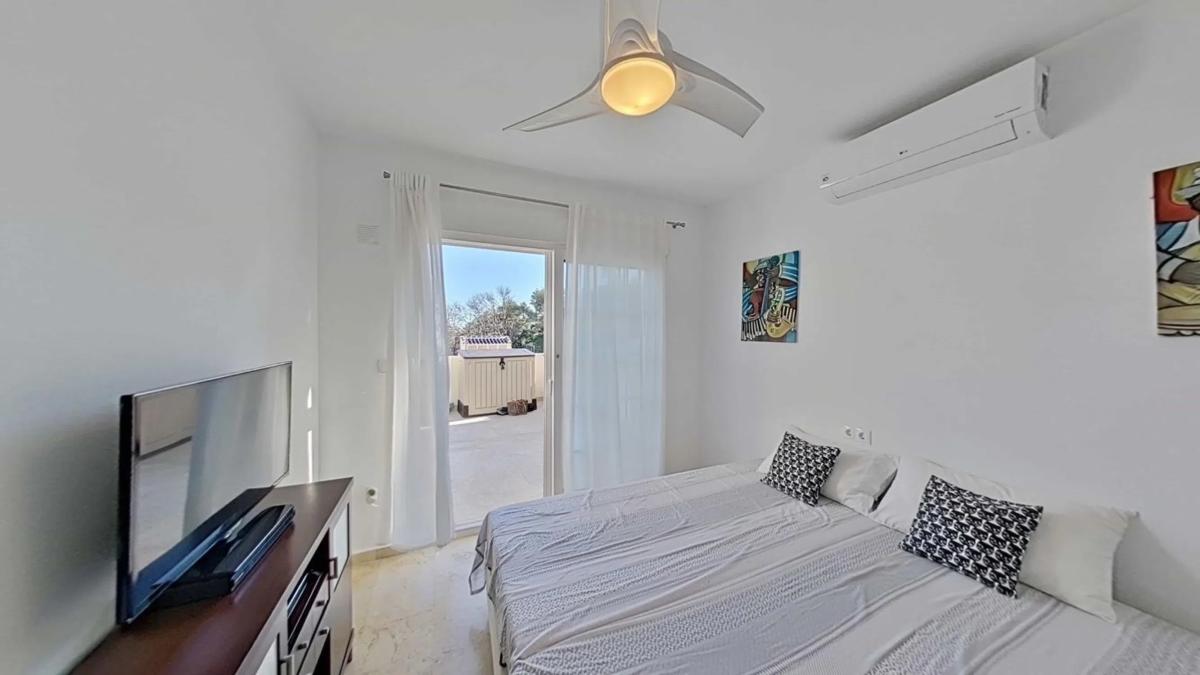 Sale of independent chalet in Barrio Las Ramblas, Orihuela
 photo 5