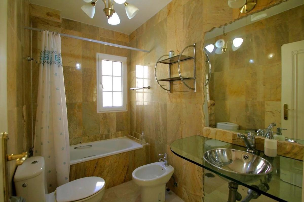 Sale of independent chalet in Avenida Ramblas de Oleza, Orihuela
 photo 4