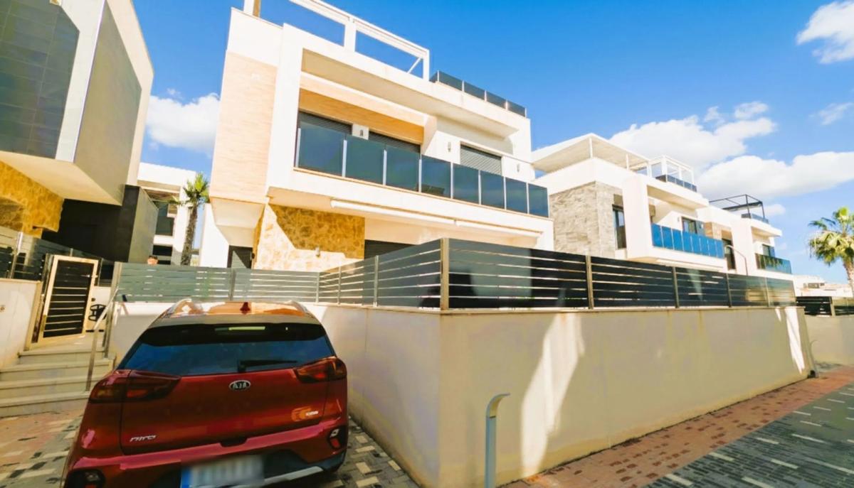Sprzedaż niezależnego domku jednorodzinnego w Calle Cabo Trafalgar, Orihuela photo 2