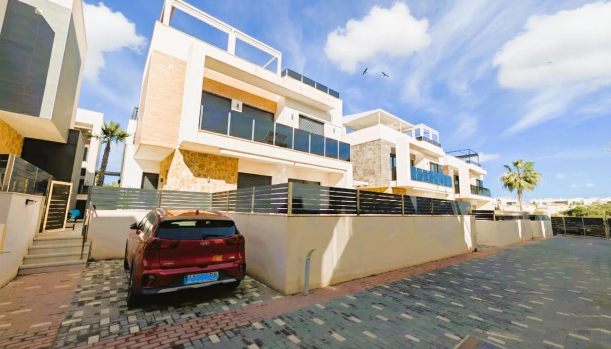 Sprzedaż niezależnego domku jednorodzinnego w Calle Cabo Trafalgar, Orihuela photo 4