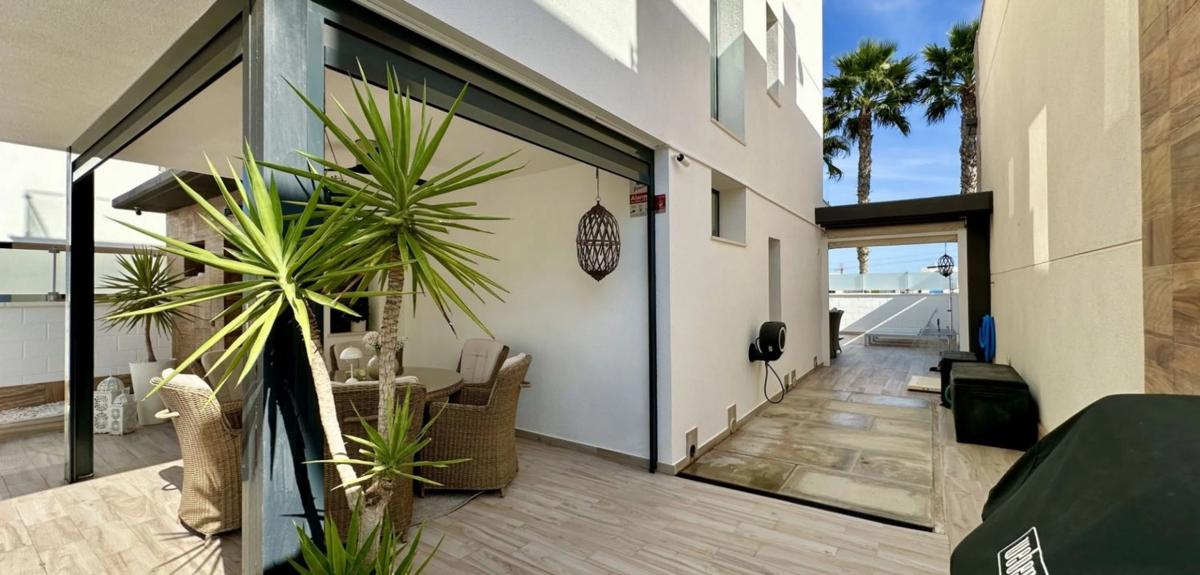 Sale of independent chalet in Calle Cabo de Peñas, 5, Orihuela
photo 4