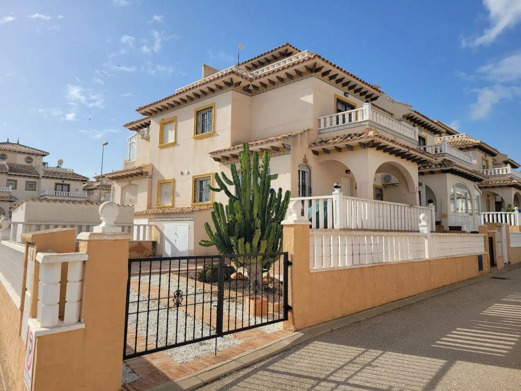 Sprzedaż szeregowego domku w Calle Castillo de la Mola, 2 , Orihuela photo 5