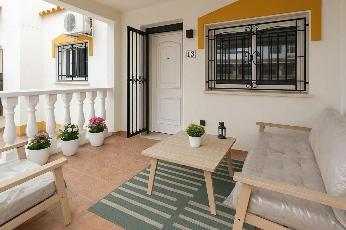 Sale of independent chalet in Barrio Los Balcones y los Altos, Orihuela
 photo 4