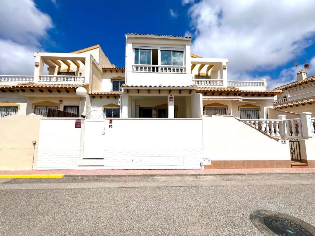 Sale of independent chalet in Barrio Los Balcones y los Altos, Orihuela
photo 1