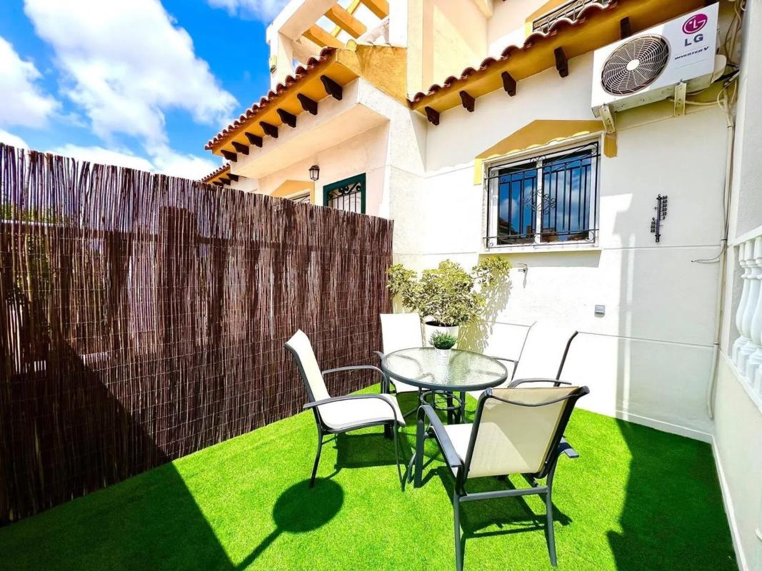 Sale of independent chalet in Barrio Los Balcones y los Altos, Orihuela
photo 4