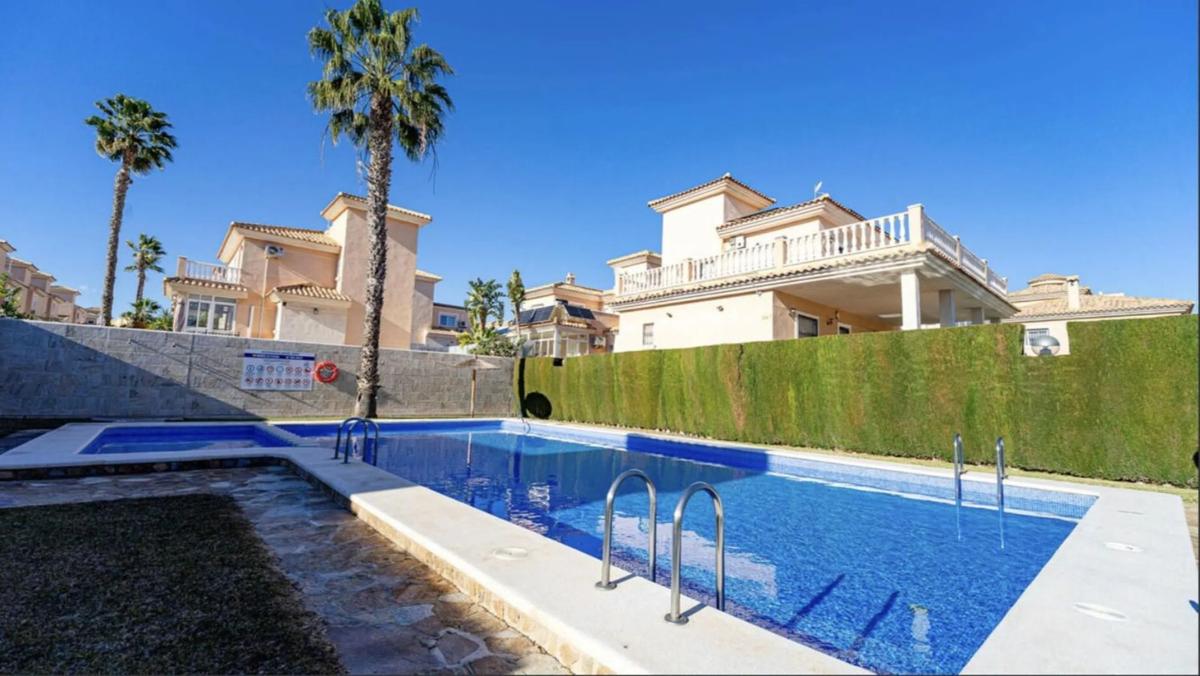 Sprzedaż szeregowego domku w  Calle Trepadora , Orihuela photo 2