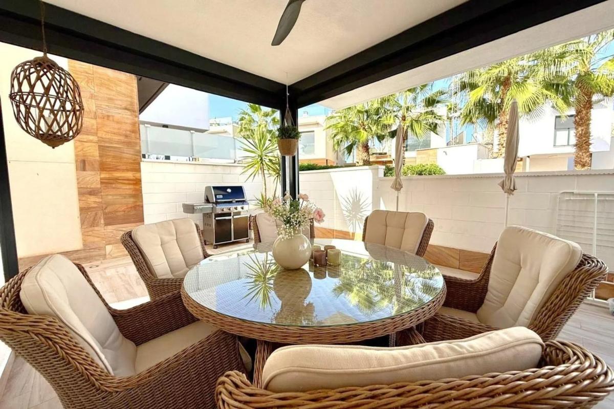 Sale of independent chalet in Barrio Los Dolses, Orihuela
photo 1