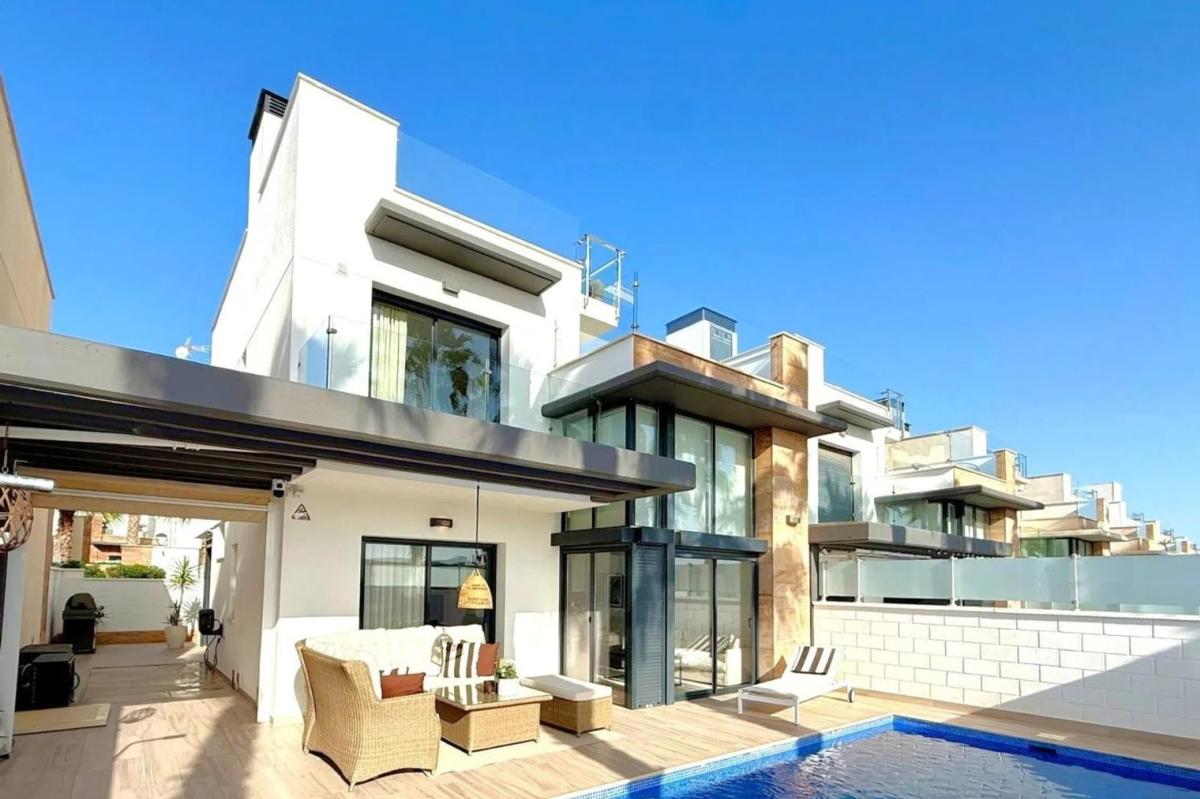 Sale of independent chalet in Barrio Los Dolses, Orihuela
photo 2