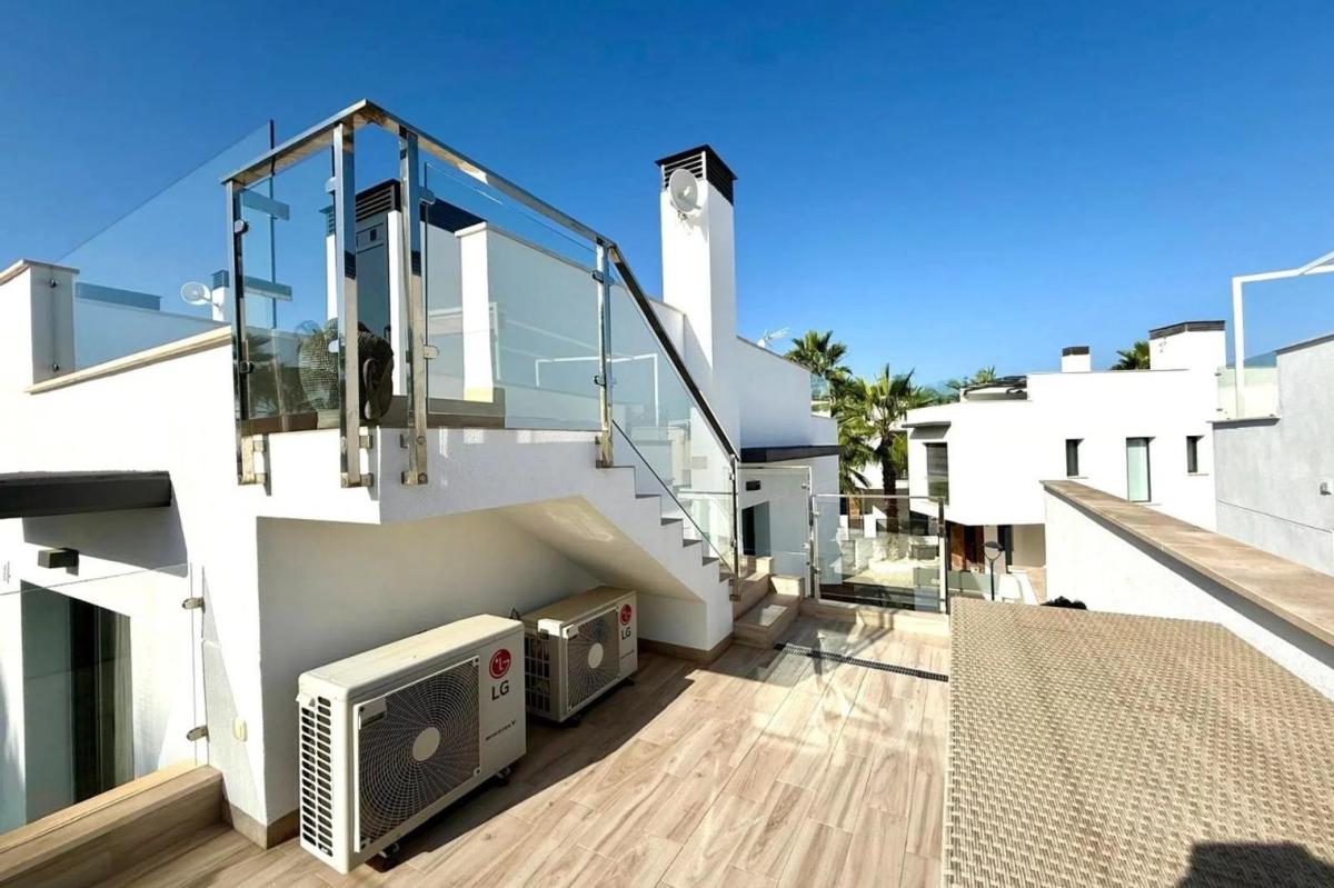 Sale of independent chalet in Barrio Los Dolses, Orihuela
photo 4