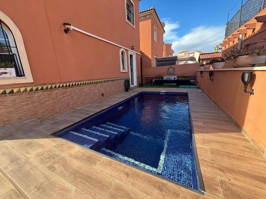 Sale of independent chalet in Barrio Playa Flamenca, Orihuela
photo 4