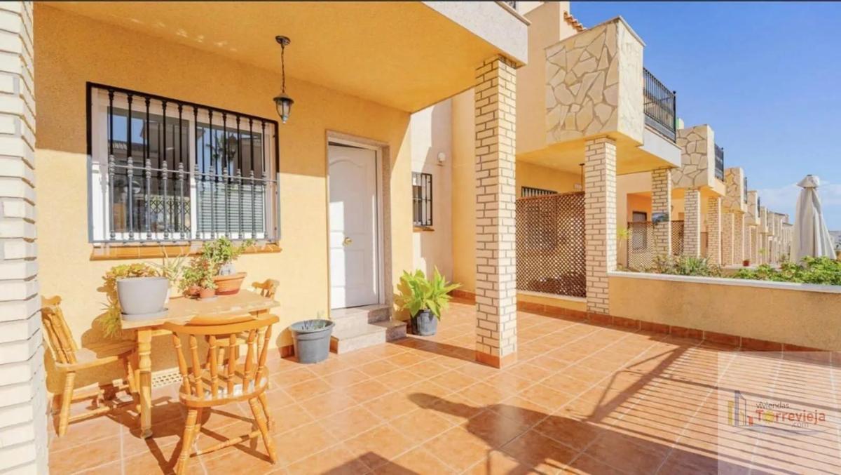 Sprzedaż niezależnego domku jednorodzinnego w Barrio Playa Flamenca, Orihuela photo 3
