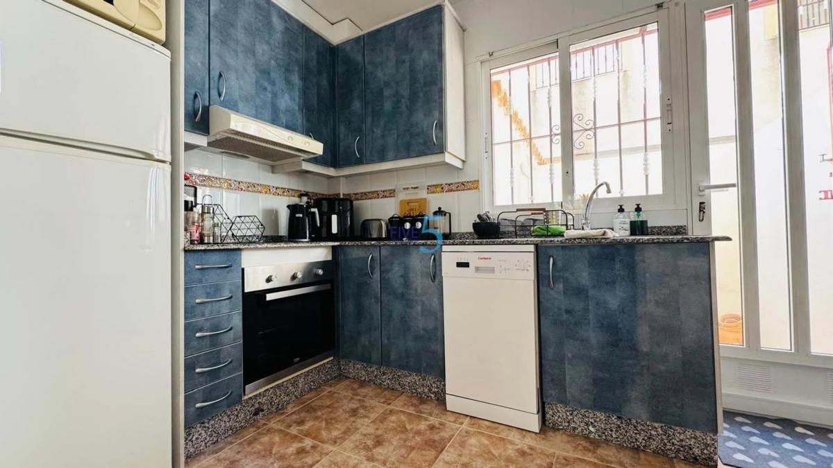 Sale of independent chalet in Barrio Playa Flamenca, Orihuela
 photo 2