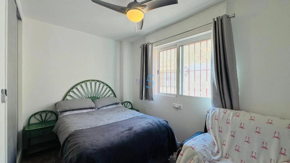 Sale of independent chalet in Barrio Playa Flamenca, Orihuela
 photo 5