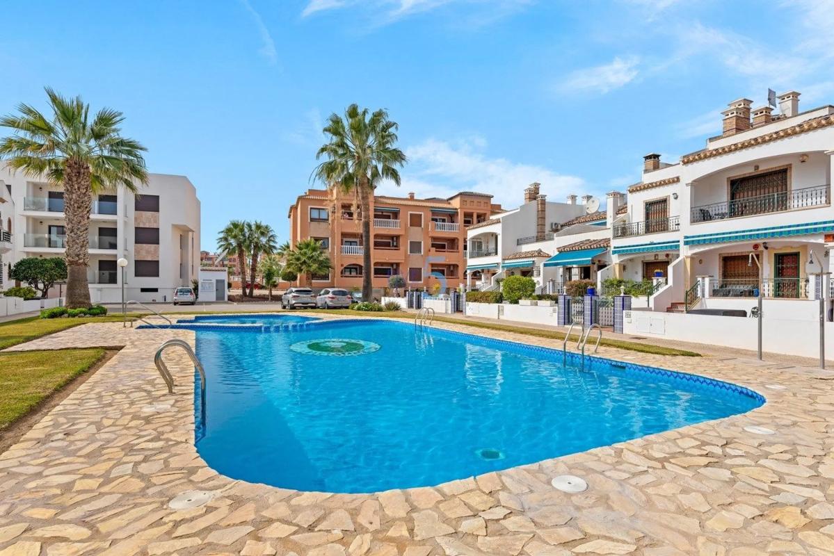 Venta de piso en Barrio Villamartín, Orihuela
photo 1