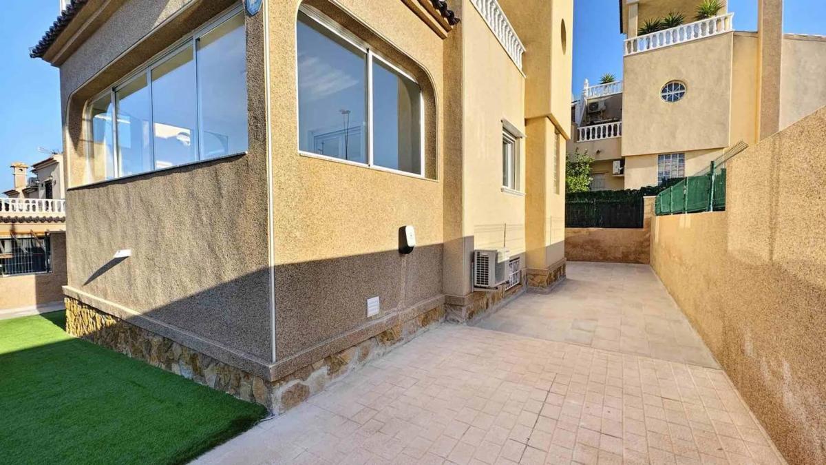 Venta de chalet independiente en Calle Bidasoa, 1, Orihuela
photo 3
