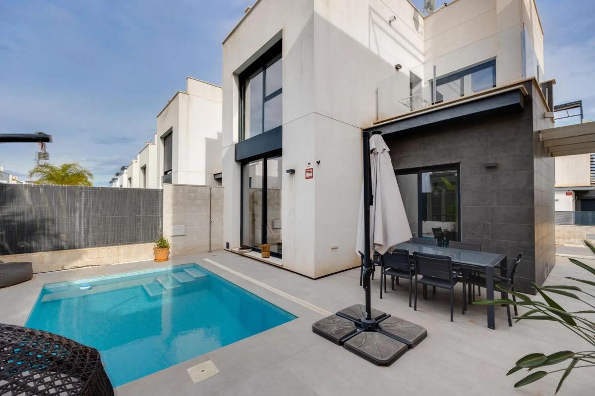 Продажа отдельного шале в  Barrio Villamartín, Ориуэла photo 4