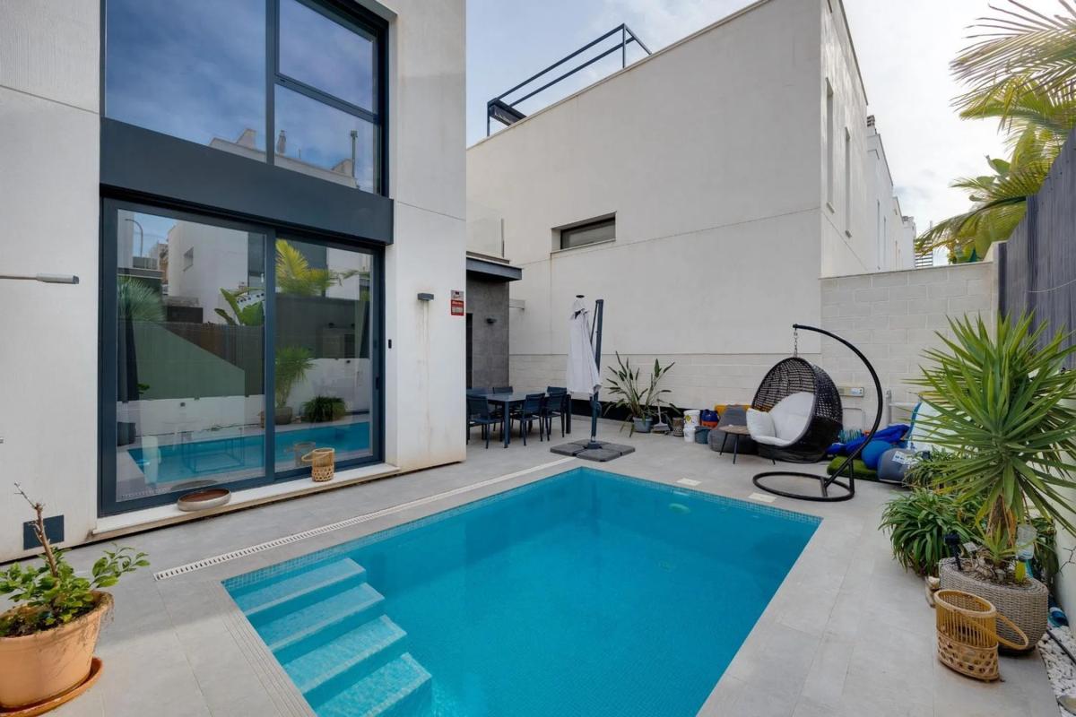 Продажа отдельного шале в  Barrio Villamartín, Ориуэла photo 5