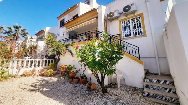 Chalet independiente en venta en Barrio Villamartín, Orihuela
 photo 1