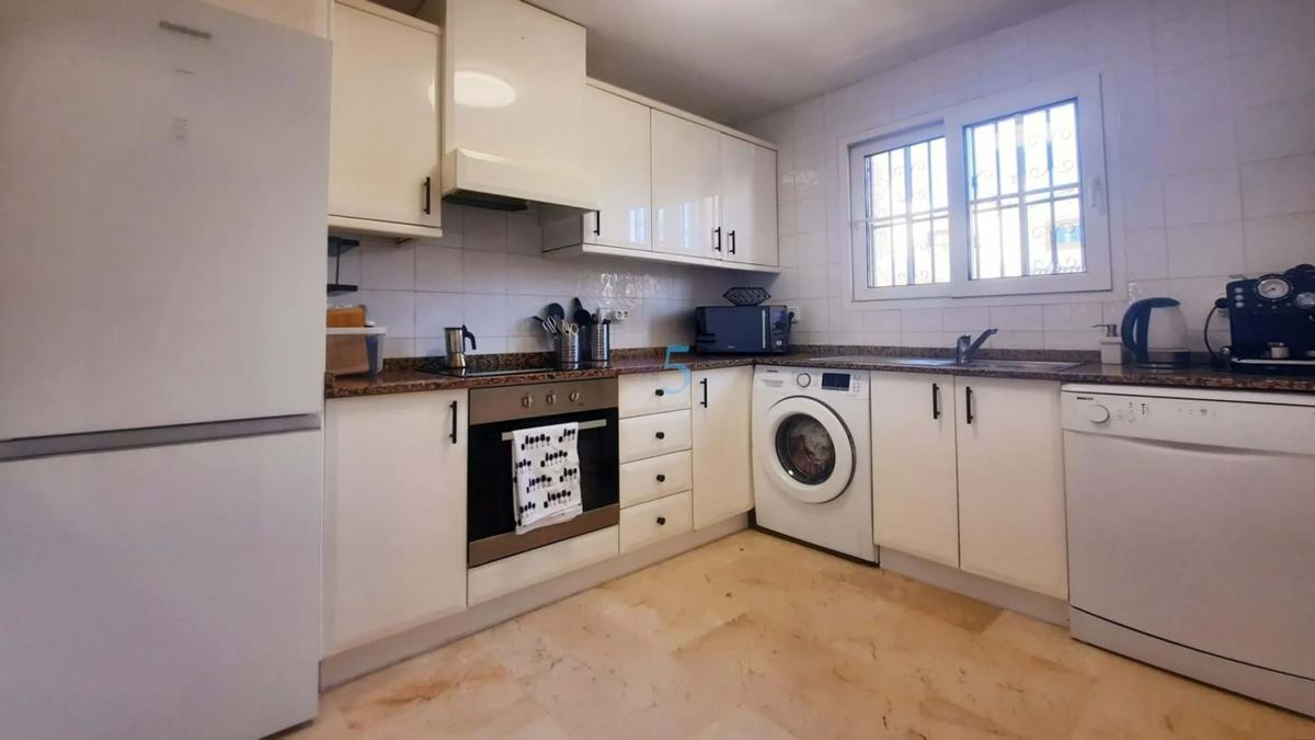 Продажа отдельного шале в  Barrio Villamartín, Ориуэла photo 5