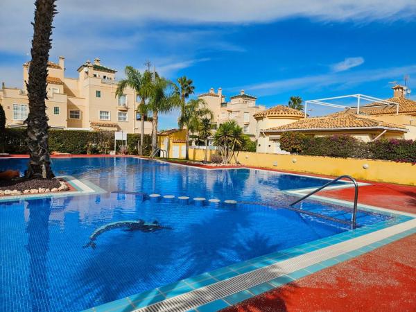 Chalet independiente en venta en Barrio Villamartín, Orihuela
 photo 1