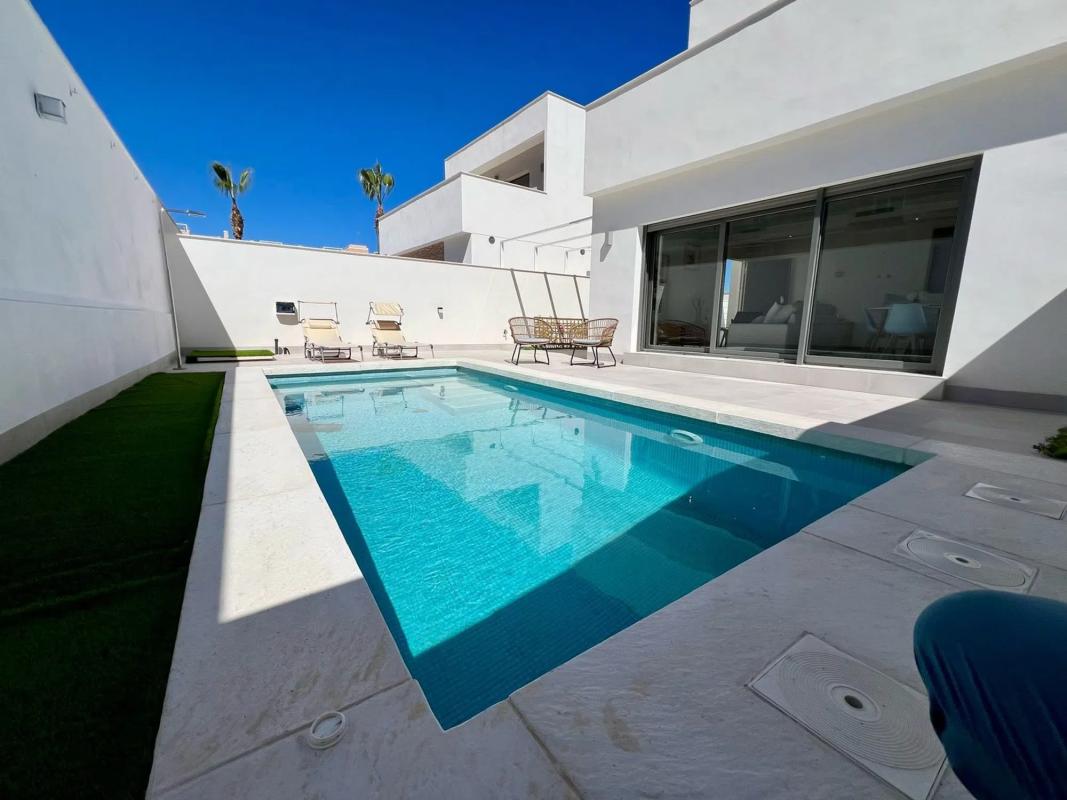 Venta de chalet independiente en Barrio Villamartín, Orihuela
photo 1