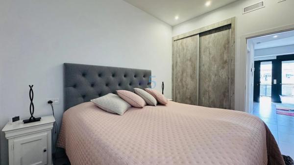 Chalet independiente en venta en Barrio Villamartín, Orihuela
 photo 1