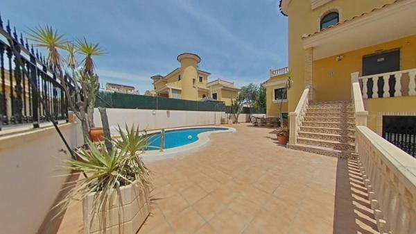 Chalet independiente en venta en Calle Ebro, Orihuela
 photo 1