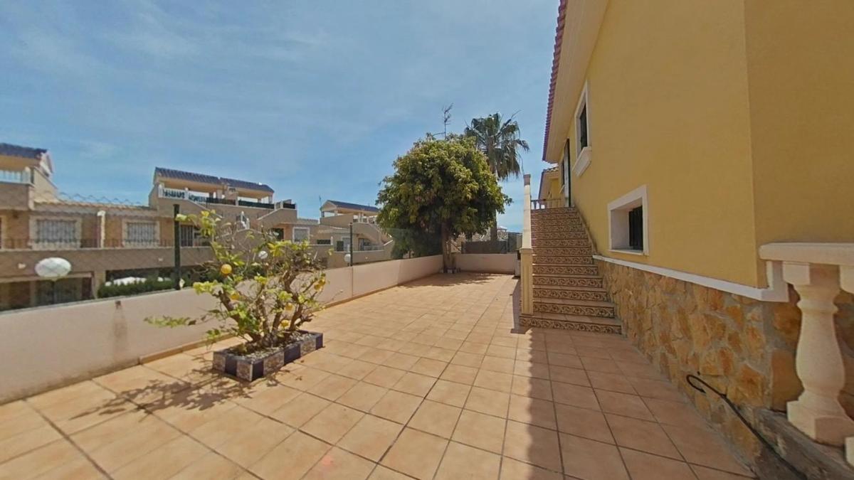 Venta de chalet independiente en Calle Ebro, Orihuela
 photo 3