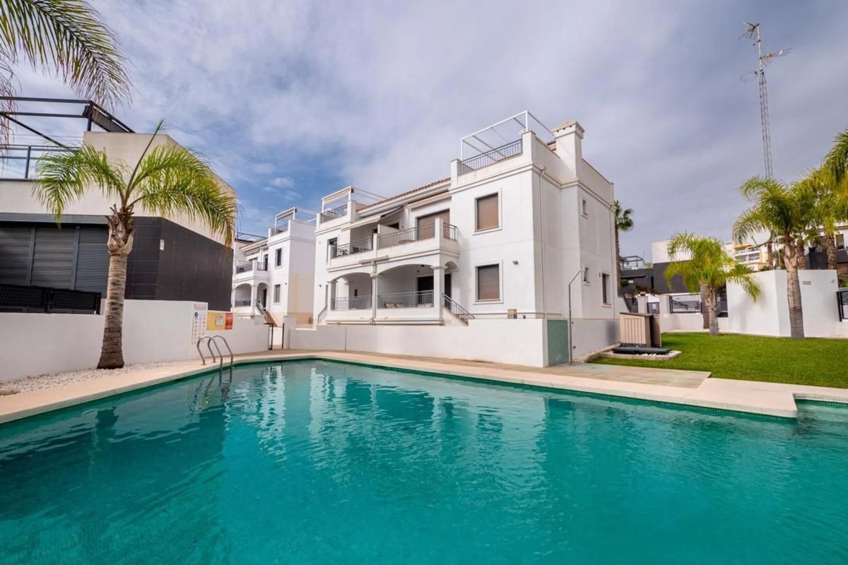 Venta de ático en Barrio Villamartín, Orihuela photo 1