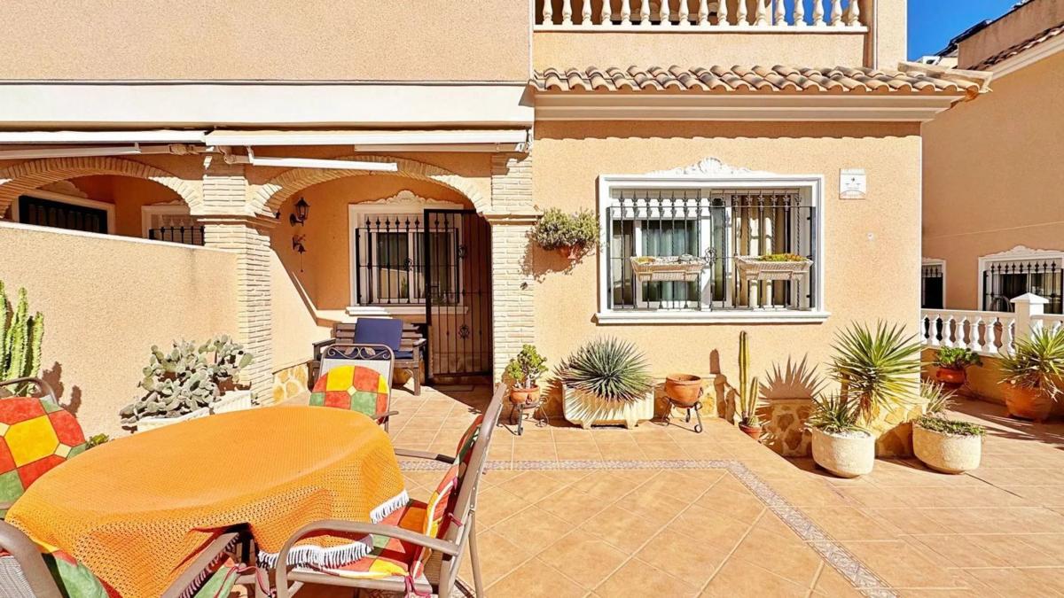 Venta de chalet independiente en Barrio Villamartín, Orihuela
photo 4