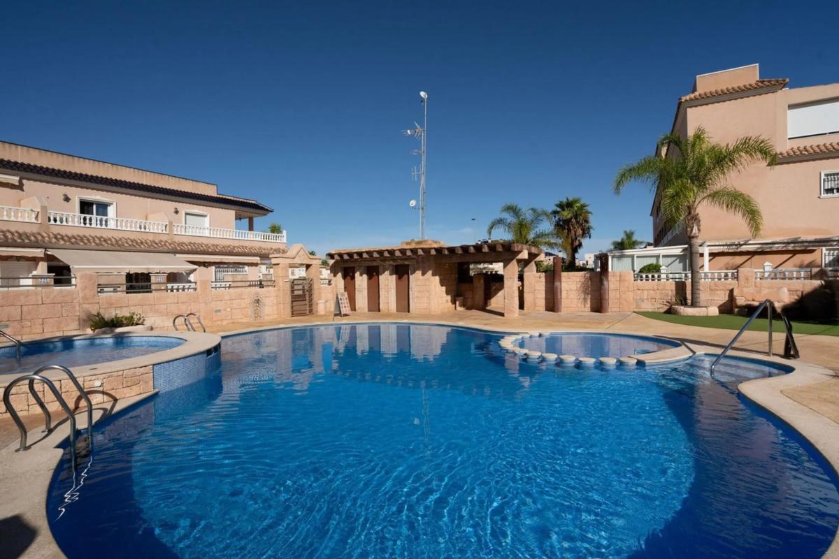 Venta de chalet independiente en Barrio Villamartín, Orihuela
photo 1