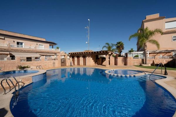 Chalet independiente en venta en Barrio Villamartín, Orihuela
 photo 1